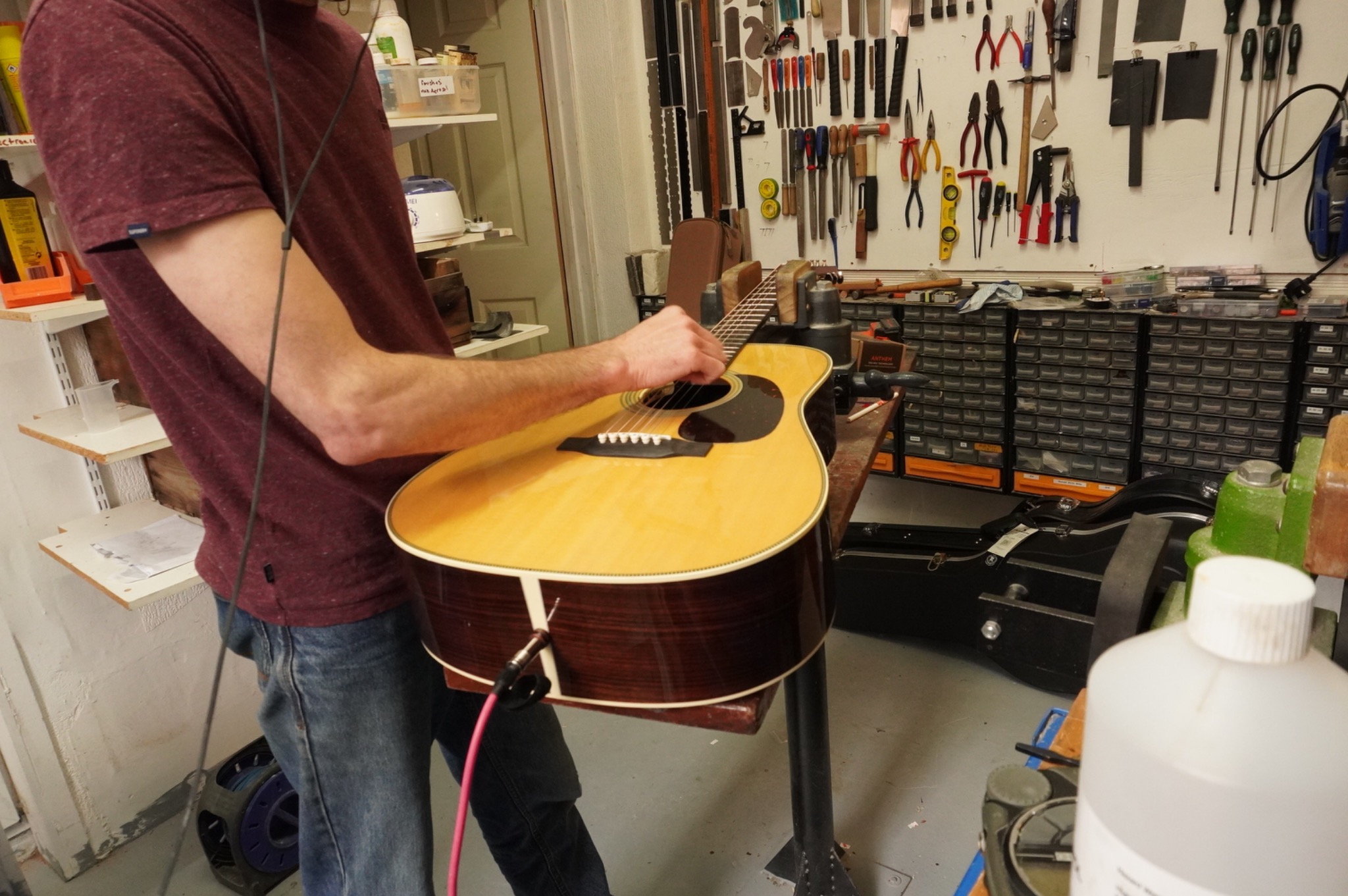 Testing the fitted LR Baggs Anthem pickup system through an amplifier